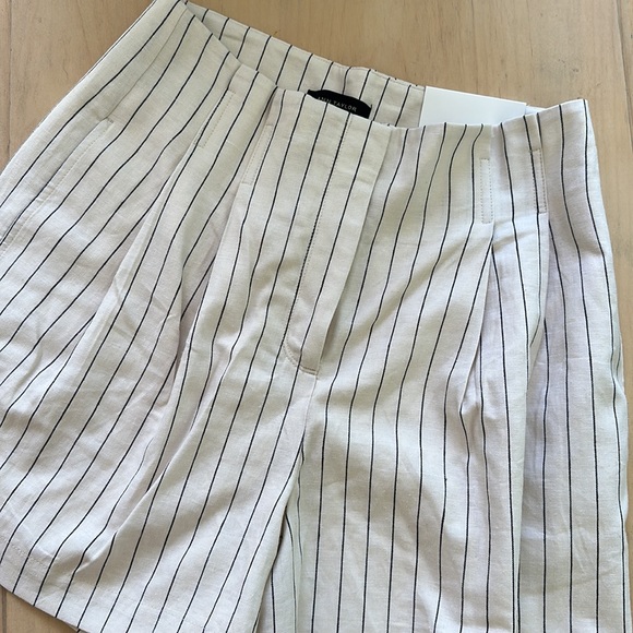 NWT Ann Taylor The Pinstripe Paperbag Short Size: 4  Regular Color: Ivory Multi - Picture 2 of 3